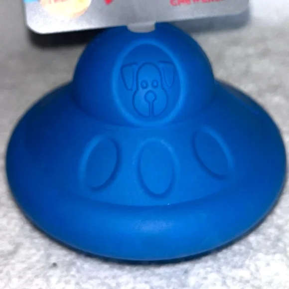 NWT Spotnick flying saucer treat dispenser & chew toy - Picture 1 of 4